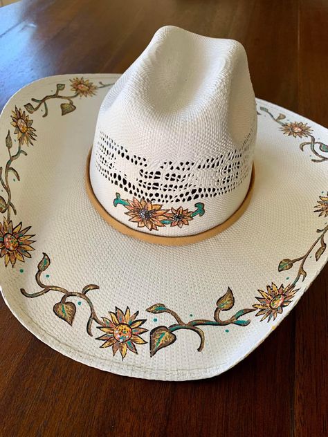 Cowboy Hat Painting Ideas, Hand Painted Cowboy Hats, Cowgirl Hat Diy, Painted Cowboy Hats, Hat Making Ideas, Hat Painting, Custom Cowboy Hats, Country Hats, Country Diy