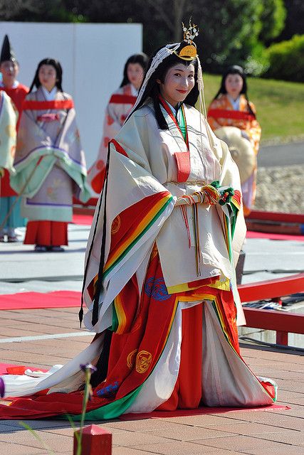 Trend Board, Japanese Traditional Clothing, Heian Era, Japanese Costume, Heian Period, Kimono Japan, Japanese History, Japan Culture, Japanese Outfits