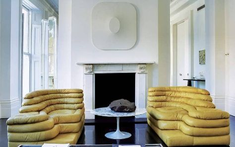 Hairdressing's arch-modernist, the late Vidal Sassoon, styled his London home   in typically angular fashion. Modular Furniture Design, Leather Upholstered Bed, London Residence, Vidal Sassoon, London Interior, Console Design, London Home, London House, London Apartment