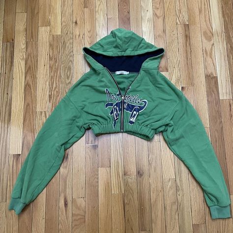 Edikted cropped zip-up hoodie - Size small Says “Los... - Depop Cropped Zip Up Hoodie Outfit, Zip Up Sweater Outfit, Super Cropped Hoodie, Depop Finds, Green Zip Up Hoodie, Halloween Fits, Cropped Zip Up Hoodie, Dr Closet, Cropped Zip Up