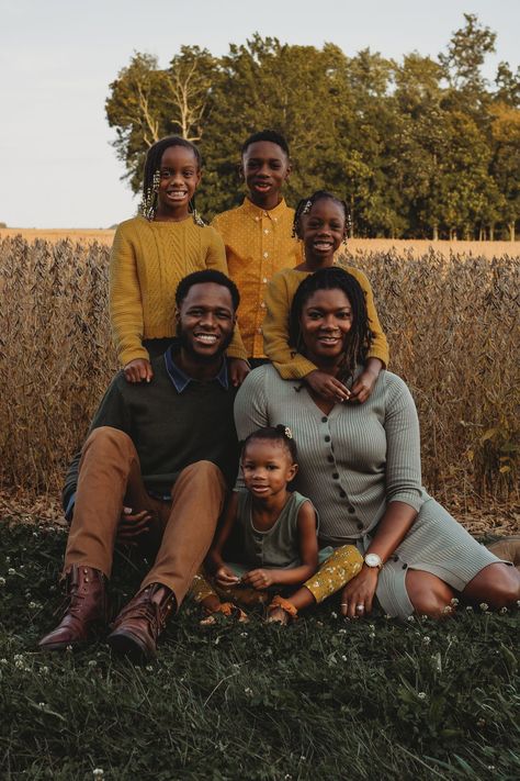 Fall Pictures Black Family, Fall Photos Black Family, Family Thanksgiving Pictures, Black Fall Photoshoot Family, Fall Photoshoot Black Women, Black Family Photoshoot Outdoors, Beautiful Black Family Photos, Family Photos Black People, African American Fall Family Photoshoot