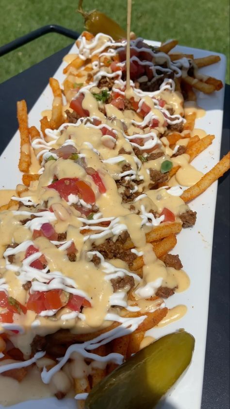 flychefaldenb on Instagram: @tacobell Loaded Taco Fries (Copycat) Ingredients: * 1 lb ground beef * 1 pack Taco Bell mix * 1 2lb bag of fries * Toppings of choice… Nacho Fries Taco Bell, Nacho Fries, Fried Tacos, Taco Mix, Cheese Fries, Taco Bell, Recipes From Heaven, Amazing Food, Food Pictures