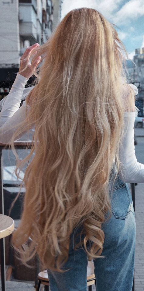 Long Blonde Hair Back View, Long Hair Past Waist, Long Plated Hair, Holly Core, 2025 Energy, Long Wavy Blonde Hair, Grammy Performance, Pale Blonde Hair, Pjo Dr