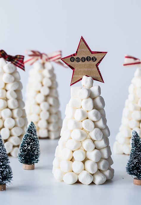 Place Card Marshmallow Trees Marshmallow Activities, Indoor Kids Crafts, Marshmallow Christmas, Marshmallow Tree, Holiday Bakes, Haircut Thick Hair, New Year's Eve Crafts, Marshmallow Crafts, Campfire Marshmallows