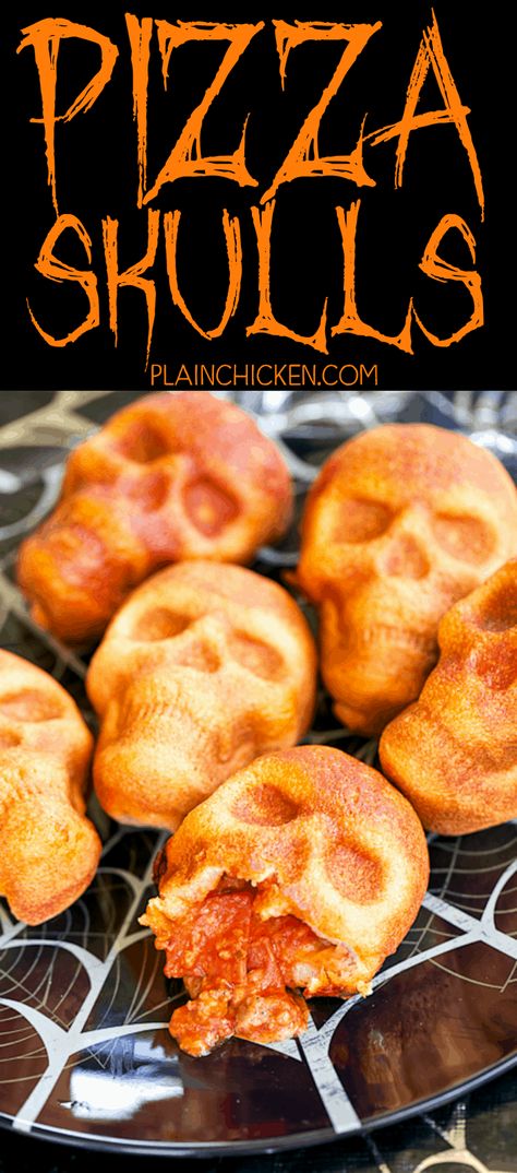 Pizza Skulls, Bake And Freeze, Halloween Appetizers For Party, Skull Pizza, Pizza Pocket, Halloween Pizza, Recetas Halloween, Halloween Food Dinner, Halloween Food Appetizers