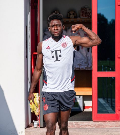 Alphonso Davies, Real Madrid Soccer, Football Photos, Football Wallpaper, Body Inspiration, Closed Doors, Football Boots, Football Soccer, Sport Wear