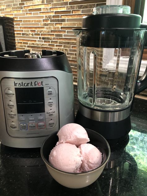 Quite possibly the easiest homemade ice cream ever. Home Made Ice Cream, Blender Ice Cream, Homemade Nut Milk, Easy Homemade Ice Cream, Making Ice Cream, Cooking Recipes For Dinner, Vanilla Ice Cream Recipe, Milk Smoothie, Cheesecake Ice Cream