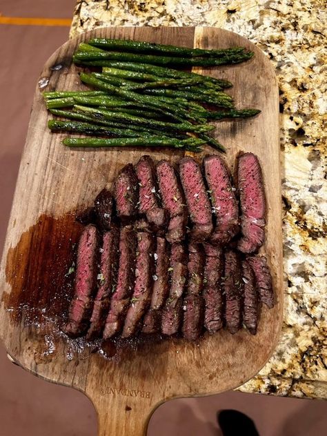 Steak And Asparagus, Sommer Mad, Real Food Diet, Low Carb Dessert, Construction Workers, Whole Food Diet, Healthy Food Dishes, Healthy Food Motivation, Healthy Lifestyle Food