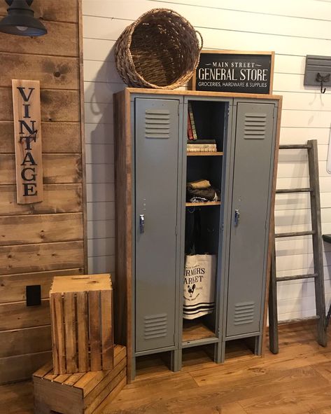 Old Lockers Repurposed Mudroom, Repurposed Lockers Home Decor, Metal Locker Makeover, Vintage Lockers Repurposed, Repurposed Lockers Ideas, Locker Repurpose Ideas, Bedroom Locker Ideas, Repurpose Lockers, School Lockers Repurposed