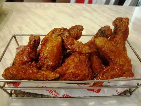 BonChon-Style Soy Garlic Wings Recipe (Korean Chicken Wings) | Panlasang Pinoy Recipes Bonchon Soy Garlic Recipe, Bonchon Chicken Recipe, Garlic Wings Recipe, Bon Chon, Bonchon Chicken, Wings Menu, Panlasang Pinoy Recipe, Korean Chicken Wings, Soy Garlic Chicken