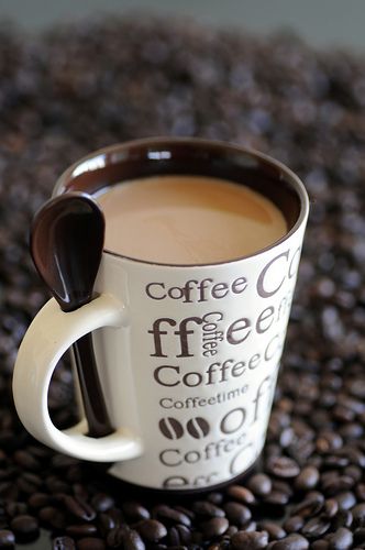 Coffee With Cream, Mug Of Coffee, Cute Coffee Cups, Coffee Mix, Cups Of Coffee, Coffee Obsession, Spoon Holder, Morning Beautiful, Coffee Spoon