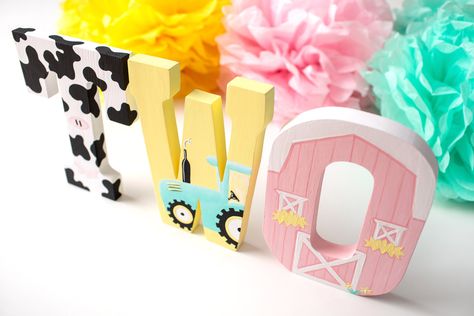 Barnyard 2nd Birthday, Barnyard Birthday Decorations, Girls Farm Birthday, Birthday Second, Cow Birthday Parties, 2nd Birthday Party For Girl, Barnyard Birthday Party, Farm Theme Birthday, Farm Animals Birthday Party