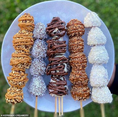 Kerbside Creamery: You can now buy cheesecake on a STICK: | Daily Mail Online Brownie On A Stick, Cake Pop Toppings, Chocolate Covered Cheesecake On A Stick, Hot Pink Food, Deli Desserts, Pink Food Truck, Dessert On A Stick, Cheesecake Sticks, Cheesecake On A Stick