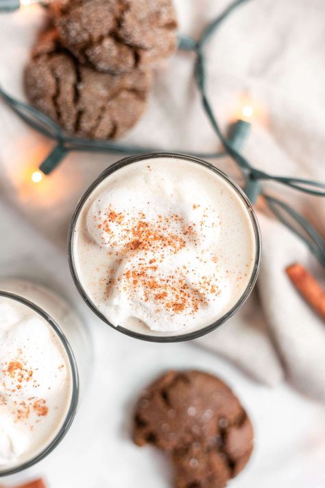 Enjoy festive and creamy eggnog this Christmas, but make it dairy free and vegan with my delicious oat milk eggnog recipe. Vegan Family Dinner, Creamy Oat Milk, Creamy Eggnog, Vegan Whipped Cream, Eggnog Recipe, Vegan Side Dishes, Vegan Sides, Best Vegan Recipes, Vegan Lunch