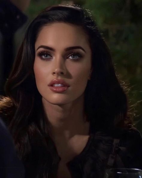 Megan Fox Face, Megan Fox Makeup, Fox Makeup, Feminine Makeup, Dark Feminine Aesthetic, Feminine Aesthetic, Pale Skin, Megan Fox, Glam Makeup