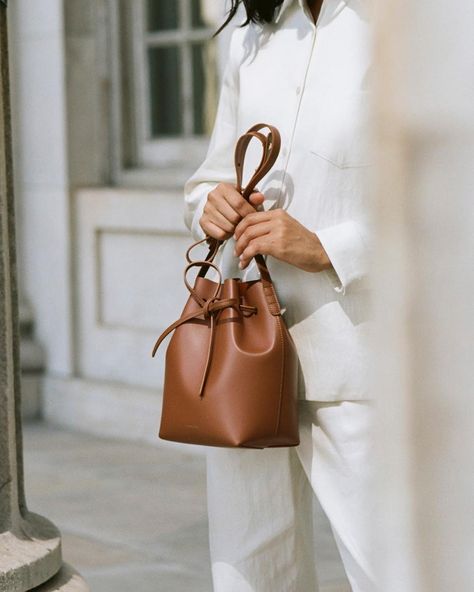 Mansur Gavriel on Instagram: “Our Mini Bucket Bag in Saddle Calf 🧡” Mansur Gavriel Bucket Bag, Shooting Bags, Poses Modelo, Hero Image, Photography Bags, Fall Bags, Fall Handbags, Mini Bucket Bags, Mini Bucket