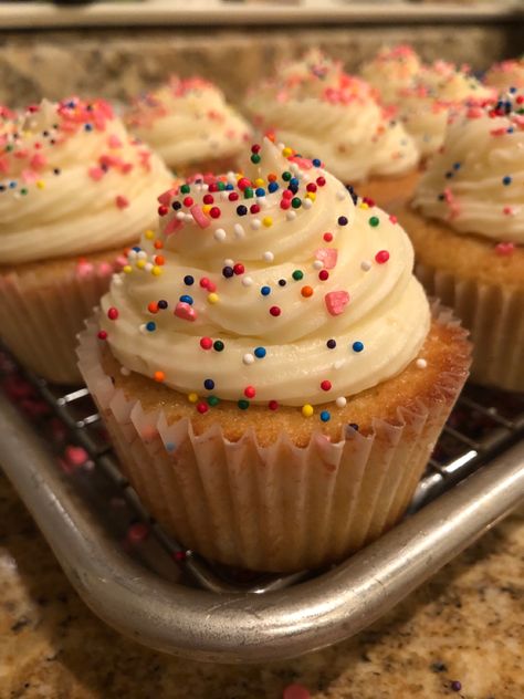 #smallbusiness #baking #cupcakes #vanilla Cute Baking, Food Babe, Think Food, Just Cakes, Food Recepie, Yummy Cupcakes, Vanilla Cupcakes, Cute Desserts, No Bake Treats