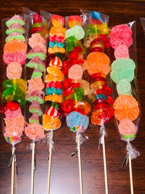 Gummy Sticks, Gummy Sweets, Candy Kabobs, Candy Gift Baskets, Lolly Bags, Book Christmas Gift, Freebies By Mail, Diy Crafts Love, Fruit Party