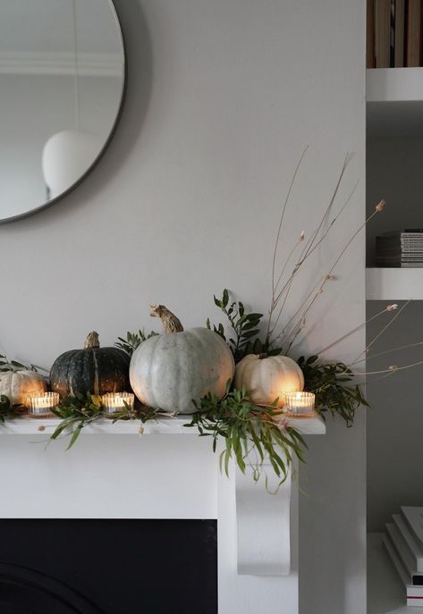 Modern Fall Decor, Casa Halloween, Halloween Mantle, Halloween Decor Diy, Fall Decor Inspiration, Interior Vintage, Halloween Tattoo, Modern Fall, Fall Deco