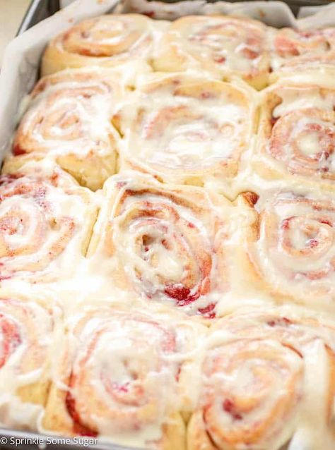 Sweet Roll Dough Recipe, Cinnamon Roll Desserts, Roll Dough Recipe, Guava And Cream Cheese, Breakfast Buns, Cinnabon Rolls, Strawberry Cinnamon Rolls, Cinnamon Filling, Cinnamon Roll Recipe Homemade