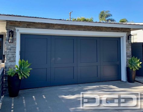 Florida Garage Doors, Garage Doors No Windows, Cottage Style Garage, House Cottage Style, Blue Garage Door, Coastal Facade, Grey Garage Doors, Car Garage Door, Cape Cod Style Home