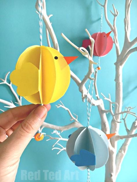 Easy Paper Chick Craft - Chick Easter Decoration - Oh we do love a cute chick diy.. and these paper chicks are SO EASY. Yes, EASY, you can make them with the kids and they will adore them. Hooray for Paper Easter decorations!!! Påskeaktiviteter For Barn, Chick Craft, Easter Chick Craft, Diy Osterschmuck, Easter Paper Crafts, Easter Arts And Crafts, Idee Babyshower, Budget Crafts, Easter Tree Decorations