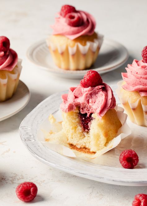 Jam-Filled Raspberry Cupcakes - Style Sweet Raspberry Filled Cupcakes, Raspberry Cupcake Recipes, Cream Filled Cupcakes, Fluffy Cupcakes, Cupcakes Filled, Moist Cupcakes, Raspberry Cupcakes, Raspberry Buttercream, Butter Cupcakes