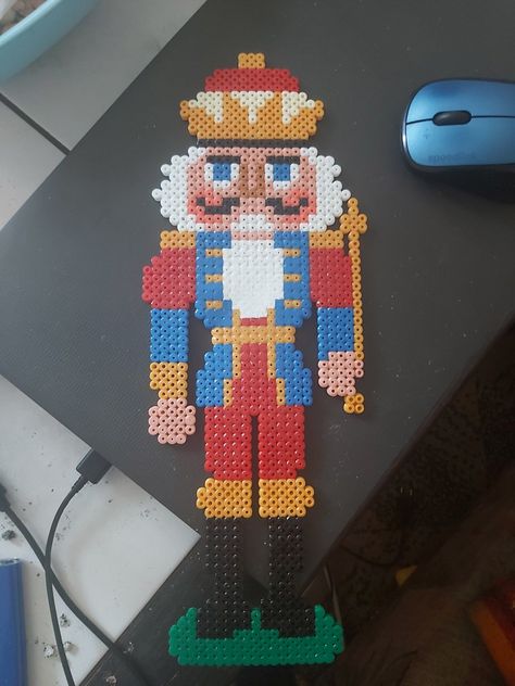 Nutcracker Perler Beads, Nutcracker Pixel Art, Nutcracker Perler Bead Patterns, Christmas Hama Beads Pattern, Nutcracker Crafts, Hama Beads Christmas, Christmas Perler Beads, Easy Perler Bead Patterns, Pony Bead Crafts