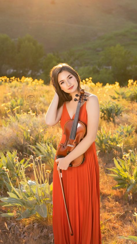 Violin Graduation Pictures, Pictures With Violin, Photography Poses With Violin, Senior Pics With Violin, Senior Picture Ideas Violin, Violin Senior Photos, Senior Photos With Violin, Instrument Senior Pictures, Violin Photoshoot Ideas