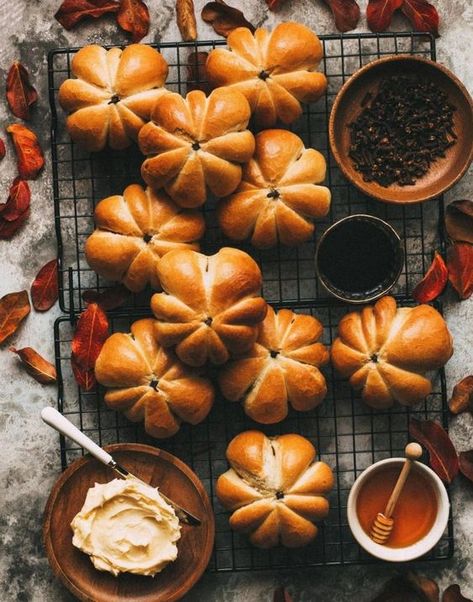 Buttermilk Rolls Recipe, Mini Pumpkin Bread, Buttermilk Rolls, Bread Pumpkin, Thanksgiving Treats, The Turtles, Breakfast Pastries, Food Photography Inspiration, Holiday Side Dishes