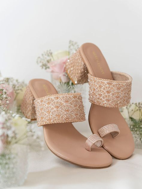 Bridal Sandals Heels, Indian Sandals, Elegant Shoes Heels, Indian Wedding Shoes, Bride Sandals, Fancy Sandals, Modern Handbag, Indian Shoes, Perhiasan India