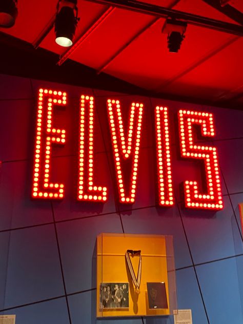 Elvis Presley Aesthetic, Red Room, Red Rooms, Austin Butler, Music Room, Sweet Sixteen, English Lessons, Elvis Presley, Rock And Roll