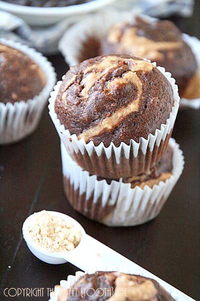 Skinny Chocolate Swirl PB2 Banana Muffins Peanut Butter Powder Recipes, Pb2 Recipes, Pb Fit, Fit Recipes, Dairy Free Chocolate Chips, Banana Muffin Recipe, Ww Desserts, Naked Cakes, Chocolate Swirl