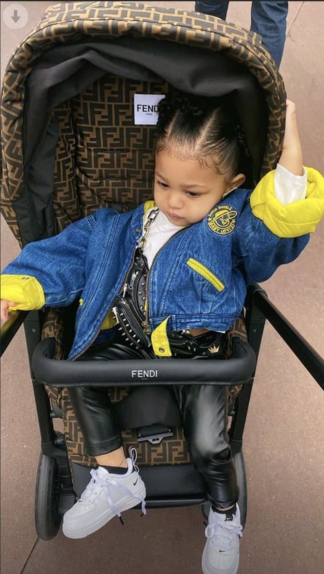 Kylie Jenner Takes Stormi Webster to Walt Disney World For Her Birthday Disney World Outfits For Kids, Strollers At Disney World, Look Kylie Jenner, Stormi Webster, Looks Kylie Jenner, Trip To Disney World, Estilo Kylie Jenner, Kylie Jenner Look, Disney World Outfits