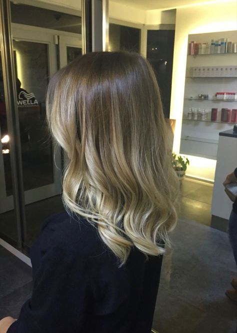 Brushlight Hair Blonde, Sombre Hair, Blonde Layered Hair, Hair Color Streaks, Dyed Blonde Hair, Pinterest Hair, Blonde Hair Looks, Hair Inspo Color, Light Hair