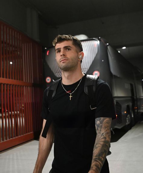 Christian Pulisic, Ac Milan, Football Soccer, Celebrity Crush, Sofia, Milan, Soccer, Football, Quick Saves