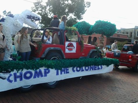 Jurassic park float Jurassic Park Float Ideas, Jurassic Park Homecoming Float, Jurassic Park Parade Float, Hoco Float Ideas, Hoco Floats, Parade Float Theme, Health Classroom, Homecoming Decorations, Homecoming Floats