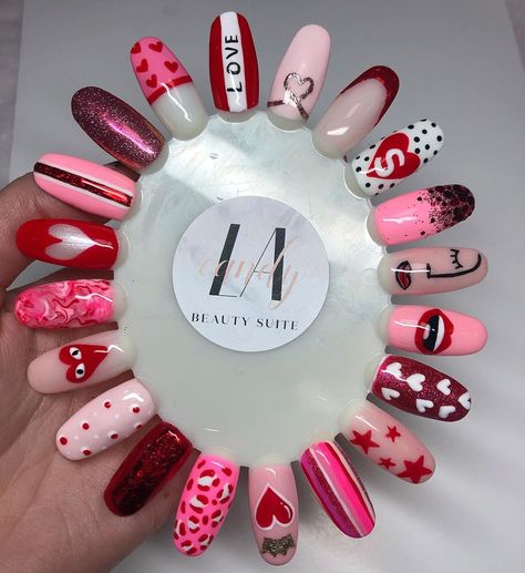 Valentine Nails Art, Nail Art Wheel Design, Nails Acrylic Korean, Short Nail Designs Valentines, Korean Nails Short, Panda Nail Art, Neal Art, Nail Art Wheel, Cool Nails