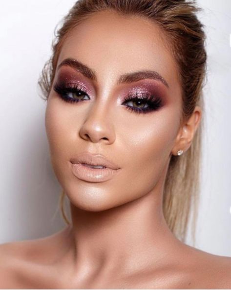 7 Fall Party Makeup Ideas That Are Worth Copying - Page 4 of 7 - VIVA GLAM MAGAZINE™ Party Makeup Ideas, Vampy Makeup, Party Make-up, Party Makeup Looks, Fall Makeup Looks, Viva Glam, Basic Makeup, Makijaż Smokey Eye, Glamorous Makeup