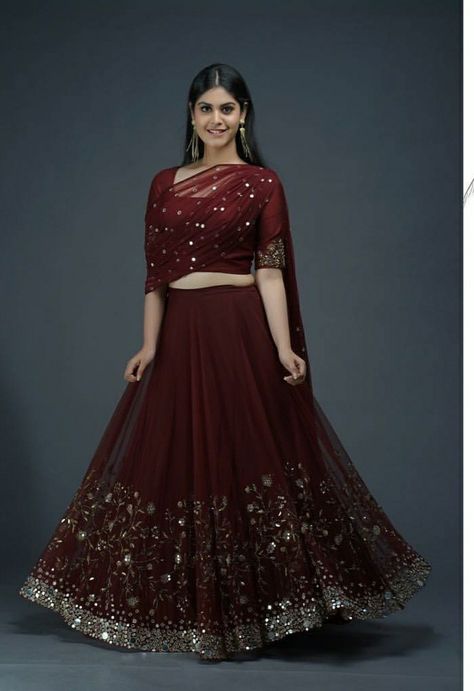 Summer Bridal Party, Bridal Party Colors, Lehenga Latest, Bridal Lehenga Wedding, Party Colors, Bride Ideas, Indian Outfits Lehenga, Lehenga Designs Simple, Lehenga Gown