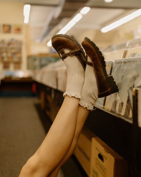 Find me in the right era 📺🎙️🎞️ . . . . 📸: @amandaashleyphotography #model #vintage #vinyl #retro #recordstore #quilted #selflove #bodypositive #eltonjohn #music #photoshoot #style Record Store Aesthetic Grunge, Retro Aesthetic Photoshoot, Indie Photoshoot, Music Photoshoot, Indie Photography, Photoshoot Style, Indie Girl, Record Shop, Atticus