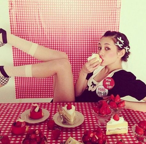 Kiko Mizuhara Kiko Mizuhara Style, Mizuhara Kiko, Kiko Mizuhara, Kei Visual, Art Poses, Pose Reference Photo, Girly Things, Strawberries, Oreo