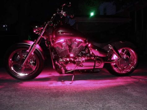 Moto Rose, Custom Street Glide, Ninja Bike, Pink Motorcycle, Custom Sport Bikes, Custom Baggers, Pretty Bike, Suzuki Motorcycle, Scrambler Motorcycle