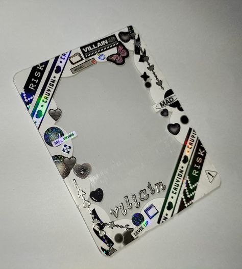 A toploader that is decorated with a cyber black and white theme Black Toploader Deco, Top Loader Deco Kpop, Toploader Deco Ideas, Decorated Toploader, Top Decor Ideas, Pc Decoration, Photo Cards Diy, Toploader Deco, Korean Stickers