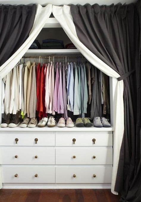 Meredith McBride Kipp: Gorgeous walk-in closet with black and white layered curtains hiding white cabinets ... Ideas Para Organizar Ropa, Shallow Closet, Ideas Armario, Contemporary Closet, Organizar Closet, Dresser In Closet, Closet Curtains, No Closet Solutions, Layered Curtains