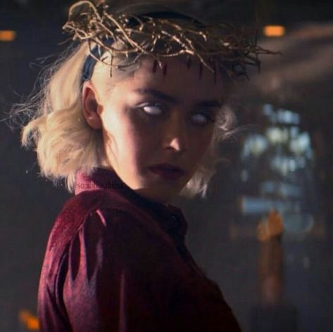 Kiernan Shipka wearing a crown of thorns — Chilling Adventures of Sabrina 2019-05-27 Sabrina Witch, Chilling Adventures Of Sabrina, Kiernan Shipka, Sabrina Spellman, Dark Wedding, Crown Of Thorns, White Eyes, Archie Comics, Film Serie