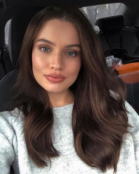 Brown Hair Cuts, Makeup Pinterest, Voluminous Waves, Hairstyle Curly, Golden Brown Hair, Brown Hair Looks, Brown Hair Dye, Brown Hair With Highlights, Dark Brown Hair