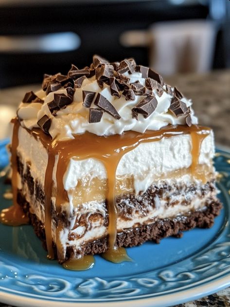 Better Then Se Cake, Top Desserts On Pinterest, Sweet And Salty Cake, Better Than Robert Redford Dessert, Brownie Dump Cake Recipes, Rocky Road Cake Recipe, Chocolate Cake Desserts Ideas, Easy Beautiful Desserts, Heathbar Cake