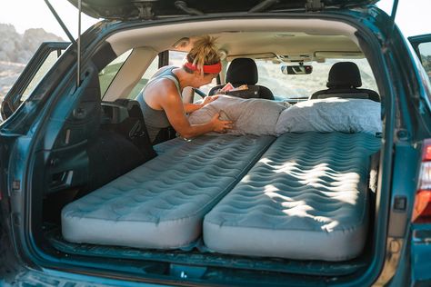 Luno Products: Making It Easy to Turn Your Car Into a Mobile Campsite Camping Gear Gadgets, Sleeping In Your Car, Car Mattress, Suv Camping, Comfortable Camping, Air Mattress Camping, Micro Camper, Camping Needs, Camping Mattress