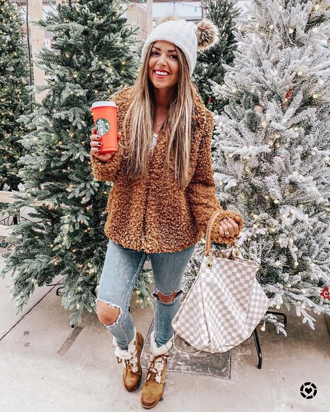 Megan (Taddario) Pittman on Instagram: “Went on a hunt for Christmas trees today and we found em🤣🎄Anyone else obsessed with beanie weather and fuzzy coats!? My coat is 30% off…” Fuzzy Coat, Athleisure Wear, Feminine Outfit, Mom Style, Christmas Trees, Fleece Jacket, Everyday Fashion, Trendy Outfits, Boho Fashion